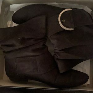 Ankle boots with buckle